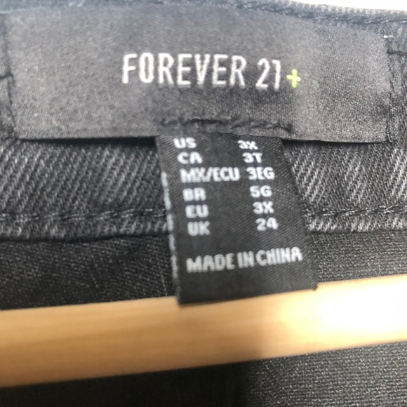 Forever 21 Plus size (3X)  black jean skirt - Picture 7 of 7